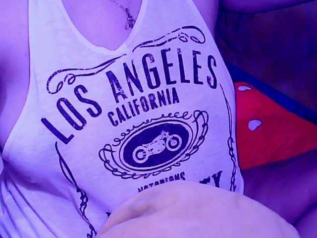 Carmela4u live cam on BongaCams