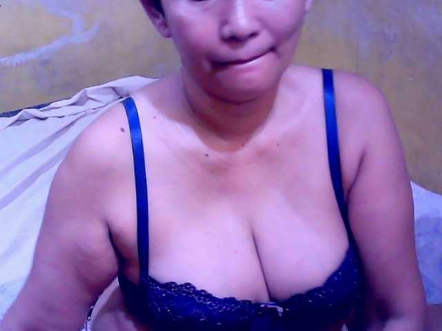 Carmela4u live cam on BongaCams