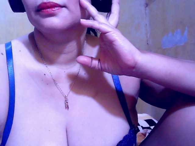 Carmela4u live cam on BongaCams