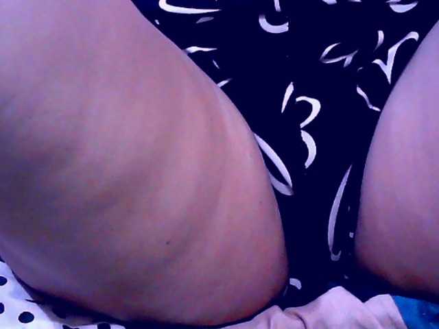 Carmela4u live cam on BongaCams