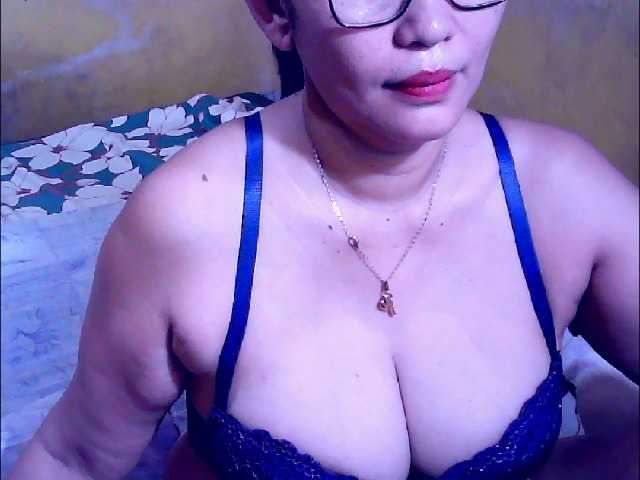 Carmela4u live cam on BongaCams