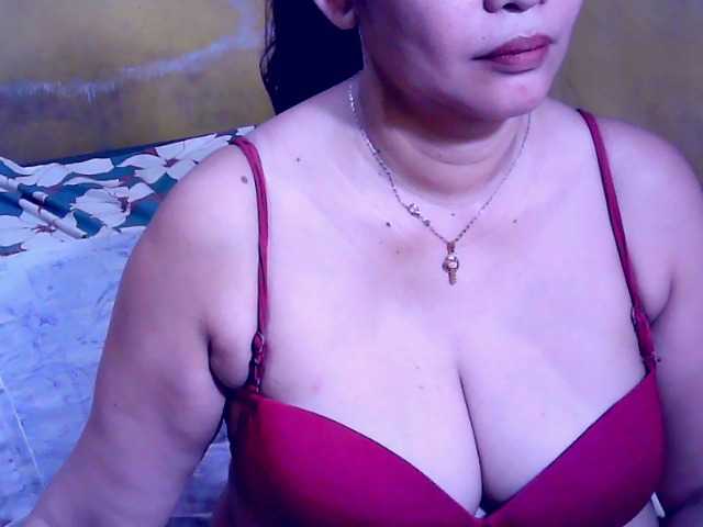 Carmela4u live cam on BongaCams