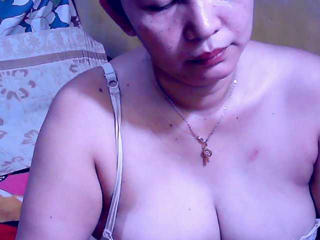 Carmela4u live cam on BongaCams