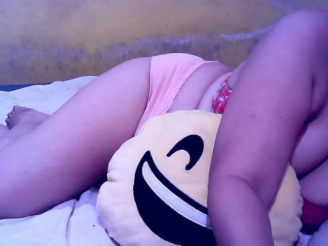 Carmela4u live cam on BongaCams