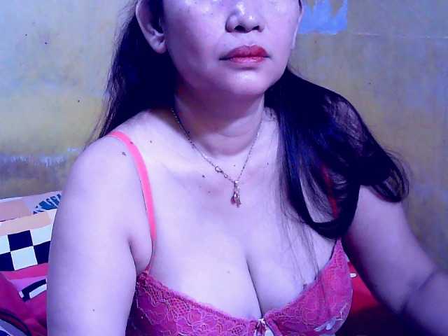 Carmela4u live cam on BongaCams