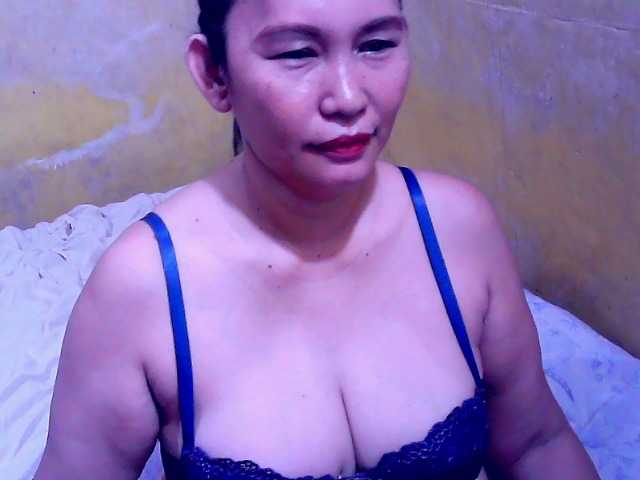 Carmela4u live cam on BongaCams