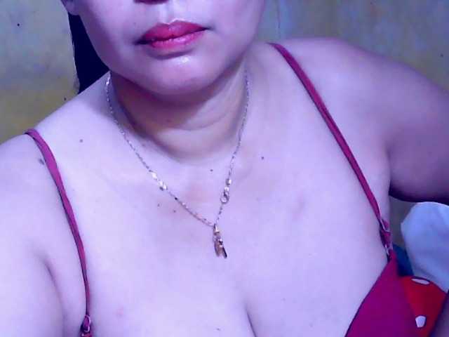 Carmela4u live cam on BongaCams