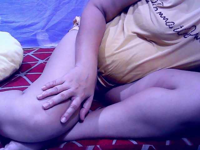 Carmela4u live cam on BongaCams
