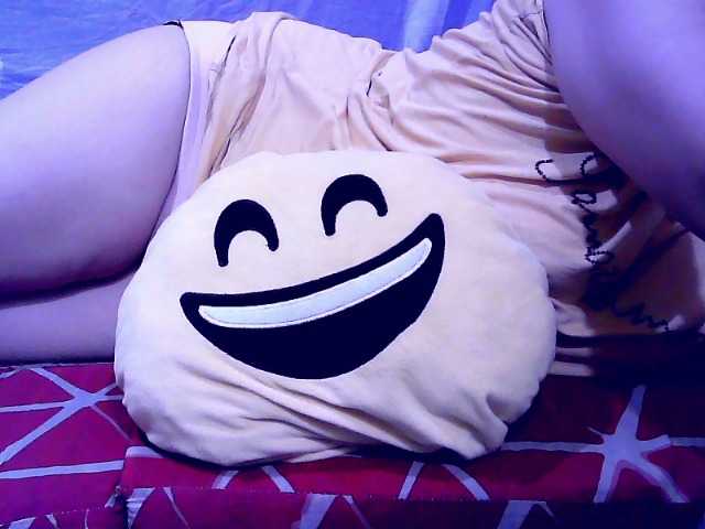 Carmela4u live cam on BongaCams