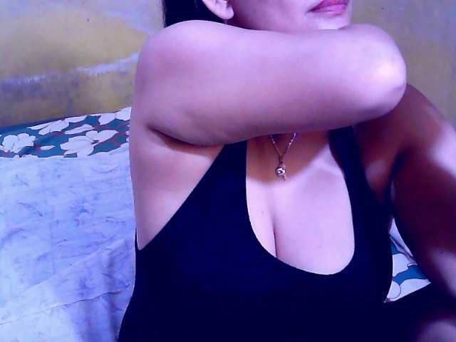 Carmela4u live cam on BongaCams
