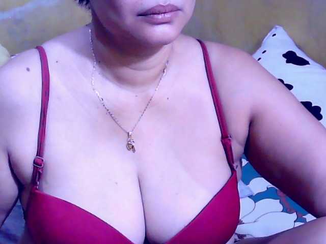 Carmela4u live cam on BongaCams