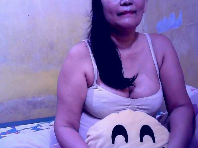 Carmela4u live cam on BongaCams