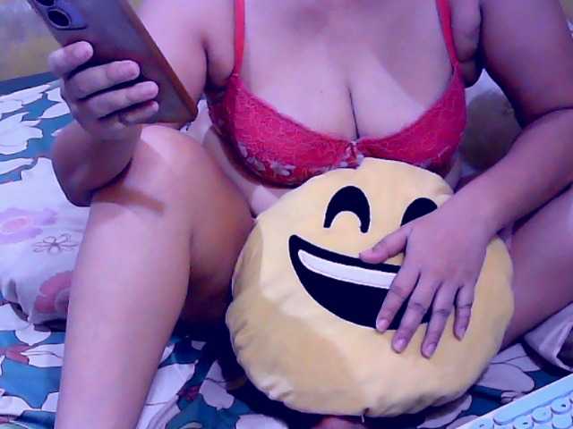 Carmela4u live cam on BongaCams