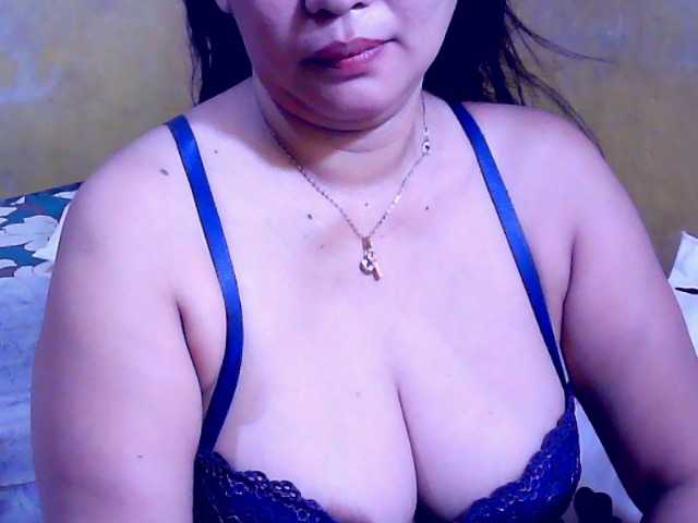 Carmela4u live cam on BongaCams