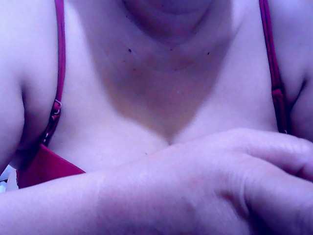 Carmela4u live cam on BongaCams