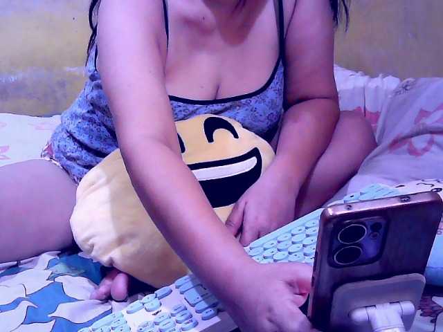 Carmela4u live cam on BongaCams