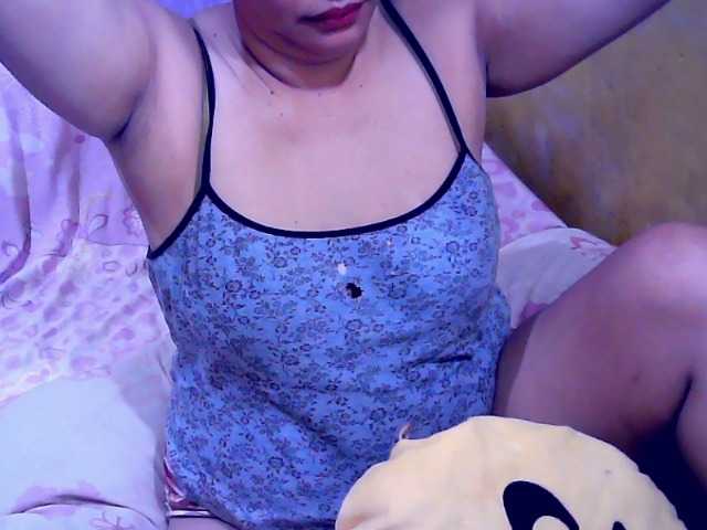 Carmela4u live cam on BongaCams