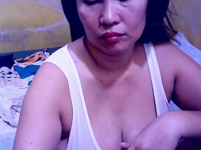Carmela4u live cam on BongaCams