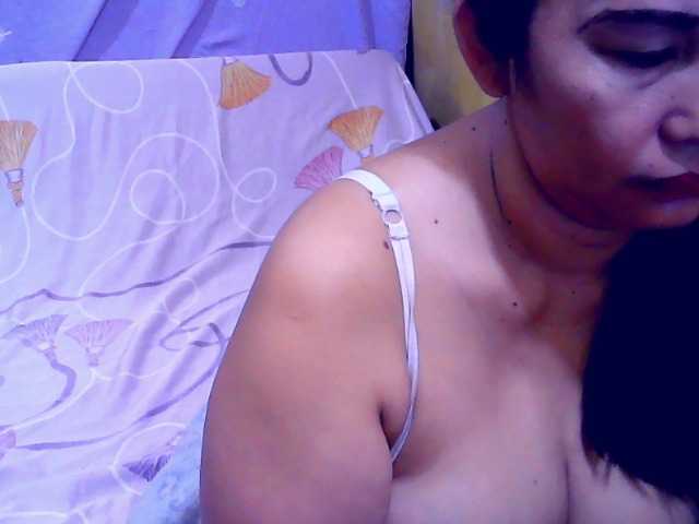 Carmela4u live cam on BongaCams