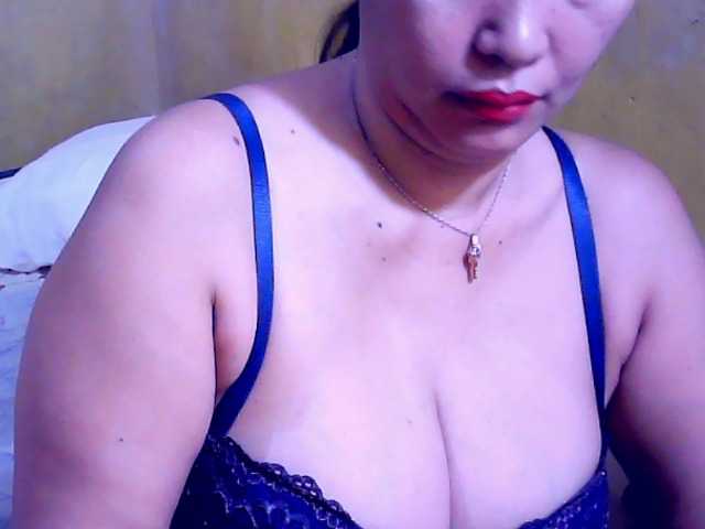 Carmela4u live cam on BongaCams