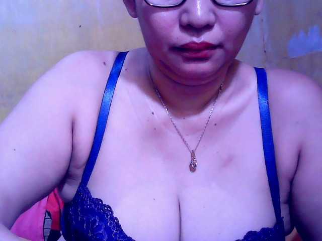 Carmela4u live cam on BongaCams