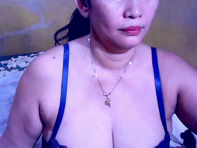 Carmela4u live cam on BongaCams