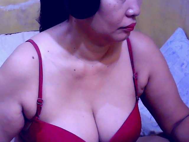 Carmela4u live cam on BongaCams