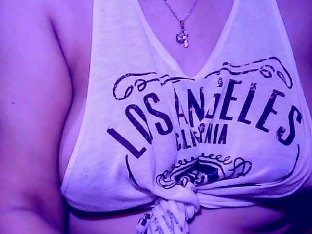 Carmela4u live cam on BongaCams
