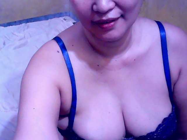 Carmela4u live cam on BongaCams