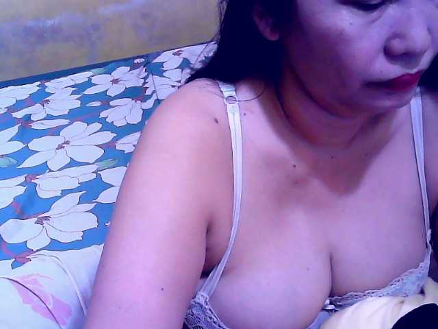 Carmela4u live cam on BongaCams