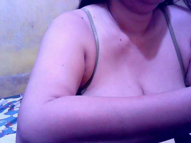 Carmela4u live cam on BongaCams