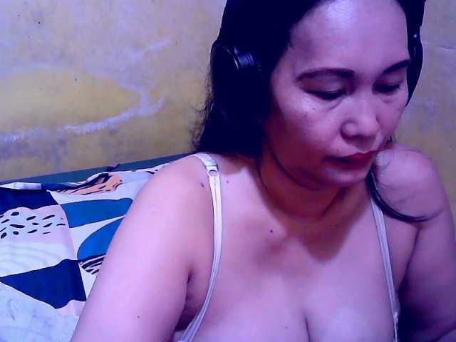 Carmela4u live cam on BongaCams