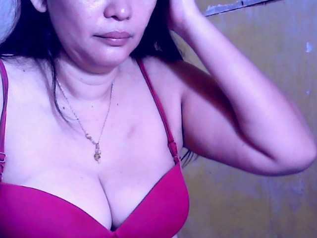 Carmela4u live cam on BongaCams