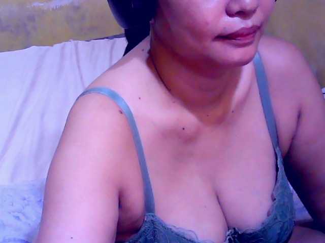Carmela4u live cam on BongaCams