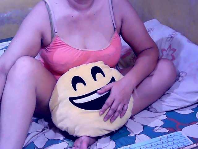 Carmela4u live cam on BongaCams