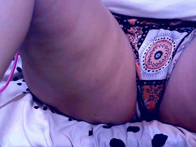 Carmela4u live cam on BongaCams