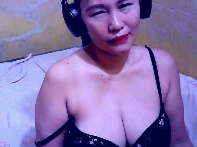 Carmela4u live cam on BongaCams
