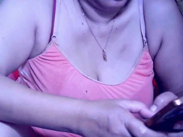 Carmela4u live cam on BongaCams