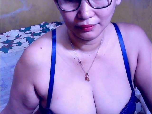 Carmela4u live cam on BongaCams
