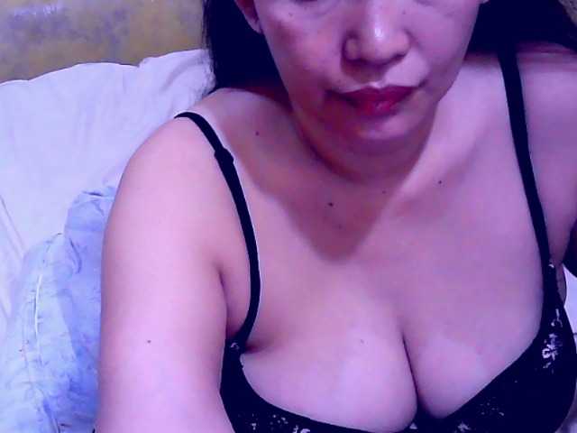 Carmela4u live cam on BongaCams