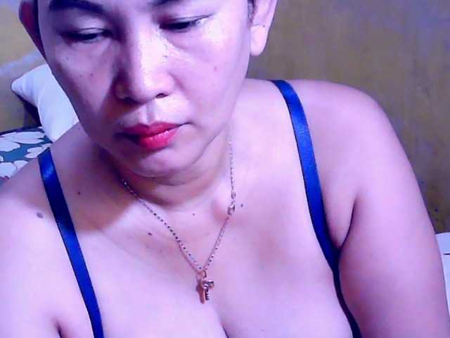 Carmela4u live cam on BongaCams