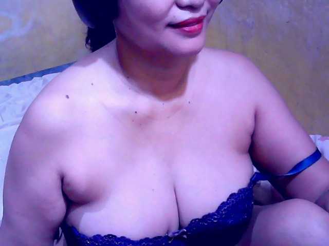 Carmela4u live cam on BongaCams