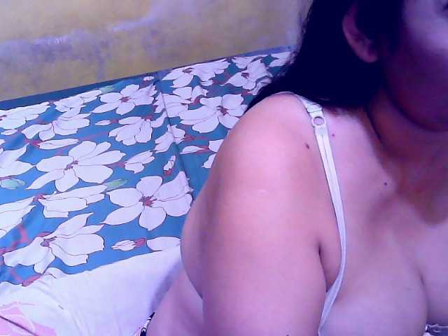 Carmela4u live cam on BongaCams