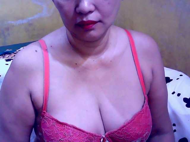 Carmela4u live cam on BongaCams