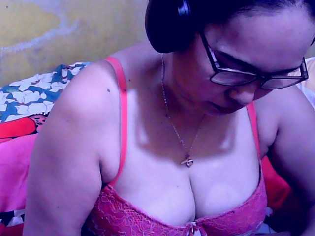 Carmela4u live cam on BongaCams