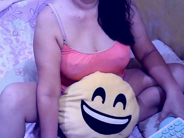 Carmela4u live cam on BongaCams