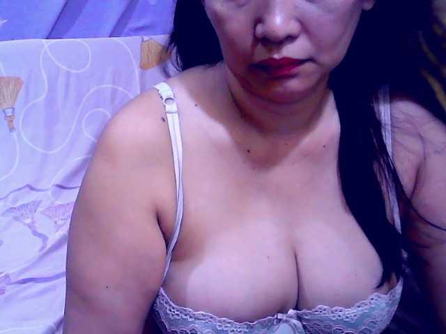 Carmela4u live cam on BongaCams