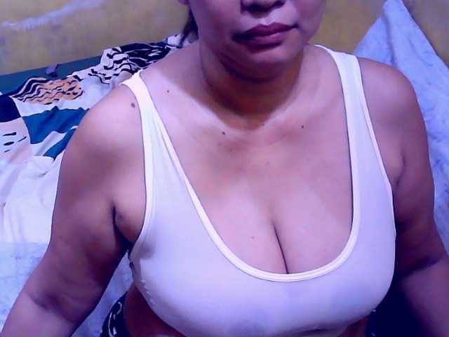 Carmela4u live cam on BongaCams