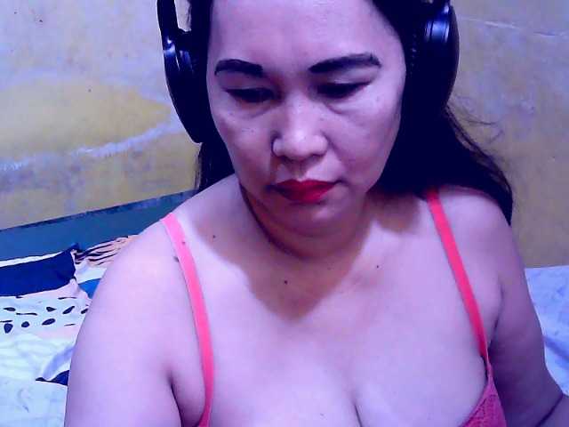 Carmela4u live cam on BongaCams