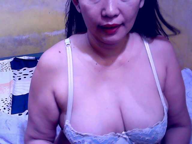 Carmela4u live cam on BongaCams